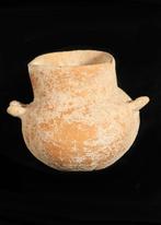 Amlash Terracotta Vaartuig met doorboorde randhandvatten