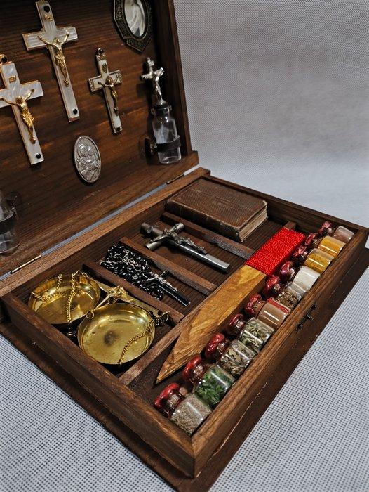 Kit jacht op vampiers - Hout, glas, metaal, enz. - 2010-2020, Antiek en Kunst, Antiek | Boeken en Manuscripten