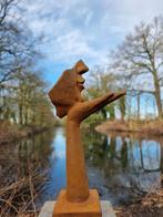 Beeldje - Girl waiving a kiss - IJzer