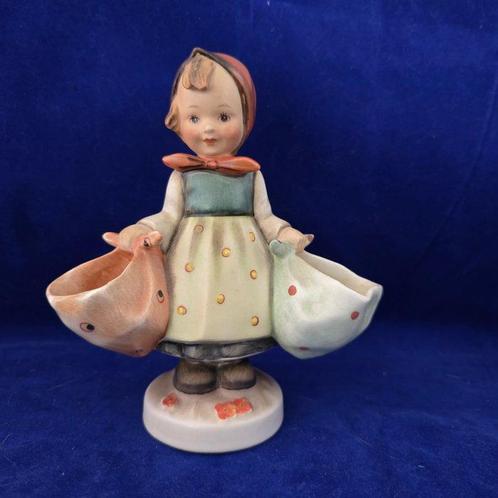 Goebel - Beeldje - Hummel #175 - Mother`s Darling - TMK2 -, Antiek en Kunst, Curiosa en Brocante