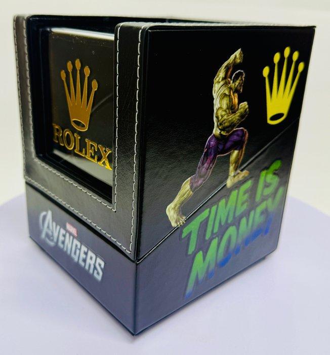 Vanessa Fodera (1981) - HULK vs ROLEX / TIME IS MONEY -, Antiquités & Art, Art | Objets design