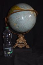 globe terrestre - sa base est en métal doré - 1960-1970, Antiek en Kunst