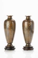 Vaas - Gepatineerd brons, Verguld, Zilver, Een zeldzaam paar, Antiquités & Art