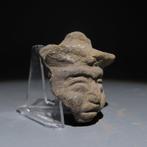 Maya Terracotta Hoofdfiguur. ca. 600 - 900 n.Chr. 4 cm hoog.