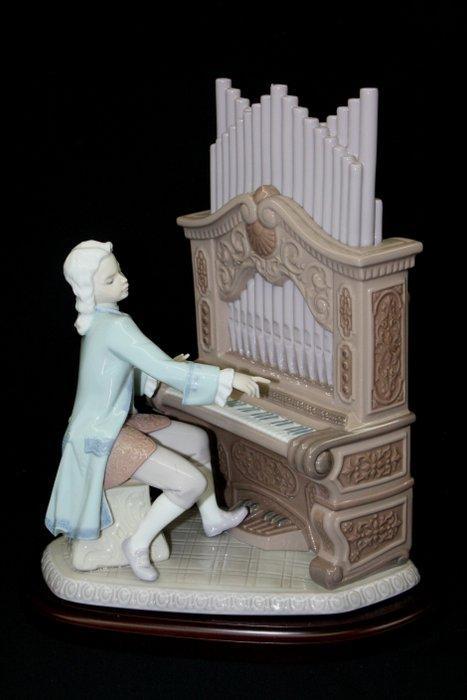 Lladró - Beeldje - Young Bach - Porselein, Antiek en Kunst, Antiek | Glaswerk en Kristal