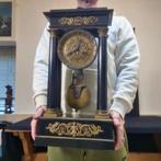 Pendule de cheminée Napoléon III Bronze, Bois - 1850-1900 -