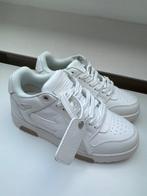 Off White - Sneakers - Maat: Shoes / EU 39