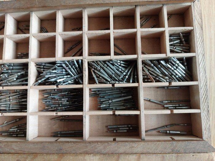 réveils et horloges (4) - Métal - 1950 - 1980 - pièces, Antiek en Kunst, Antiek | Klokken