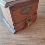 Peugeot, etc... - Koffiemolen (3) - muurschildering, de