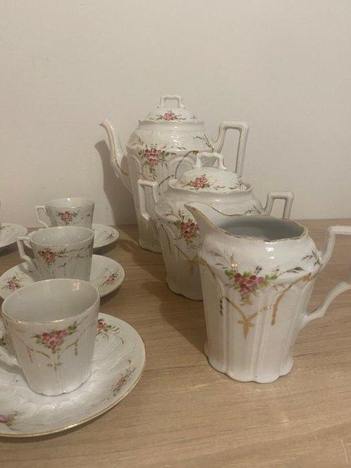 Limoges - Service à café (15) - Service à café fleuri -, Antiek en Kunst, Antiek | Meubels | Tafels
