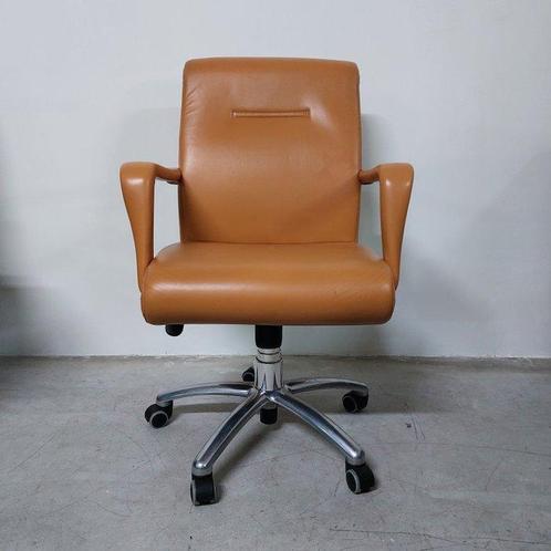 Poltrona Frau - Fauteuil - Forumbeheer - Leder, Antiek en Kunst, Antiek | Meubels | Stoelen en Sofa's