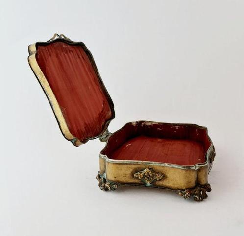 Sieradendoos - Antieke messing juwelendoos met rood satijnen, Antiek en Kunst, Antiek | Overige Antiek