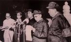 Mao’s China – Iconische propagandaportretten in zwart-wi, Verzamelen, Verzenden, Foto of Poster