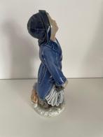 Royal Copenhagen - Figuur - kind in een blauwe jas met kap