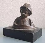 Sculpture, Bronze Bust of a Young Boy on Original Marble, Antiek en Kunst