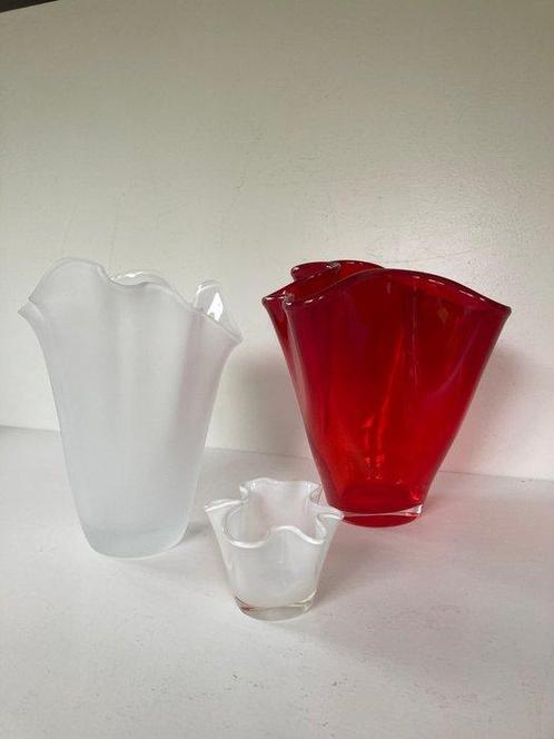 Vaas  - Glas - Drie golvende glazen vazen, Antiek en Kunst, Kunst | Designobjecten