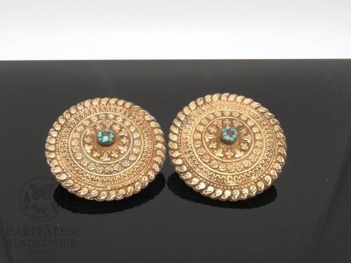 Een paar grote oorornamenten van goud en turkoois – Mendog, Antiek en Kunst, Antiek | Overige Antiek