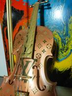 fp pop art - Louis vuitton violon 4/4 60 cm Cuivre métallisé, Antiek en Kunst