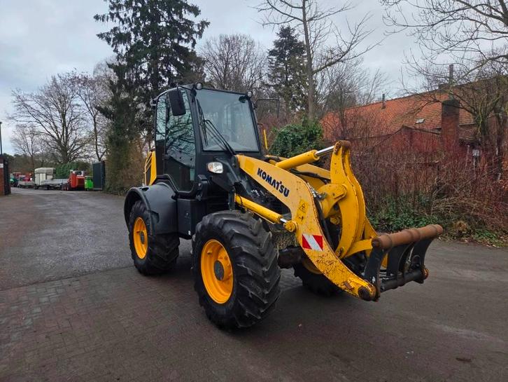 Komatsu WA 100 M-8, Articles professionnels, Machines & Construction | Grues & Excavatrices, Enlèvement