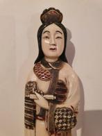 Maritiem ivoor - Godin Kannon die een rol vasthoudt - Meiji