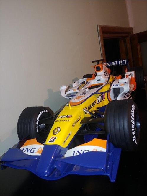 1:6 - Voiture de course miniature - F1 R27 Renault Sport, Hobby en Vrije tijd, Modelauto's | 1:5 tot 1:12