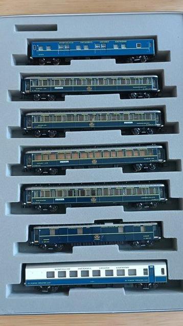 Kato N - 10-561 - Ensemble de wagons de passagers pour