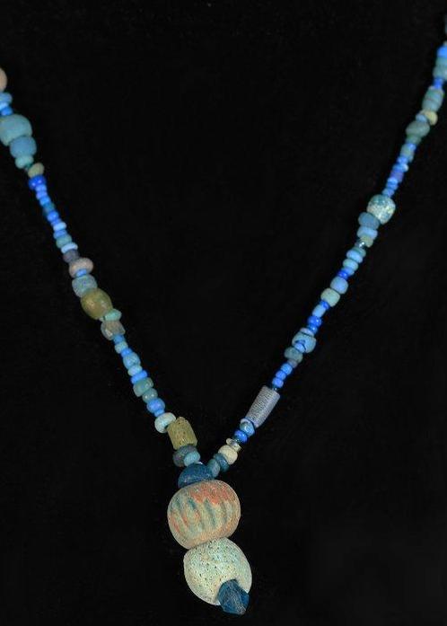 Oud-Romeins Faience, Blauw glas Kralen ketting  (Zonder, Antiek en Kunst, Antiek | Overige Antiek