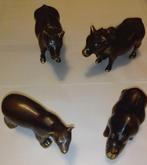 Figure - 4 Bronze-Figuren: 2 Bullen, 1 Nashorn, 1 (Eis-)Bär.