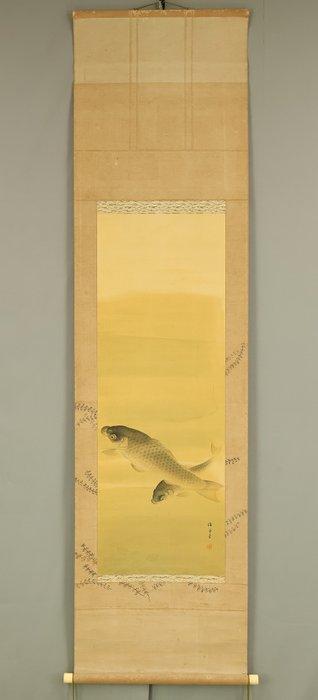Two Swimming Carp with Box - with signature Gado hitsu, Antiek en Kunst, Antiek | Overige Antiek