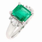 1.44ct Natural Colombia Emerald and 0.23ct Natural Diamonds