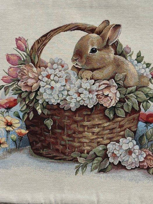 Vier kussens in paasgobelinstof met konijn en vlinder. -, Antiek en Kunst, Antiek | Tapijten, Tafelkleden en Textiel