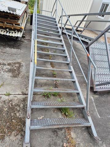 Stalen buitentrap HS-1523 beschikbaar voor biedingen