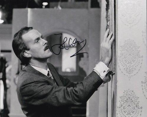 Fawlty Towers - Signed by John Cleese (Basil Fawlty), Verzamelen, Film en Tv
