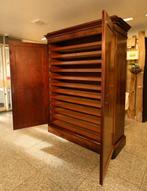 Armoire - Acajou - Armoire intérieure avec des étagères