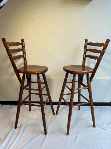Stoel (2) - Zeldzame Houten Barstoelen in Klassieke Country