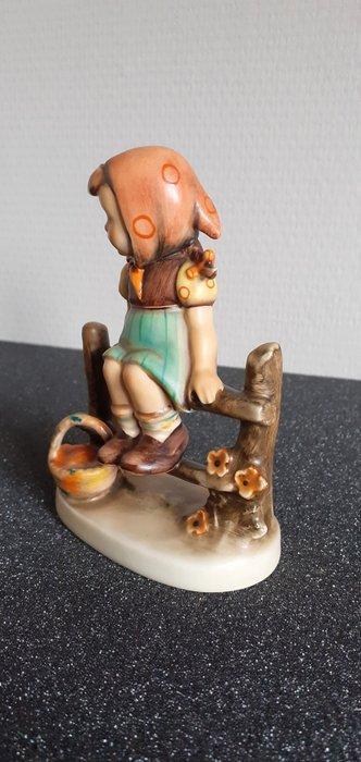 Goebel - Beeldje - Prachtige oude Hummel Nr 112/I in, Antiek en Kunst, Curiosa en Brocante