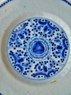 Bord - Atypisch decor - Aardewerk, Glazuur, Delfts blauw, Antiek en Kunst