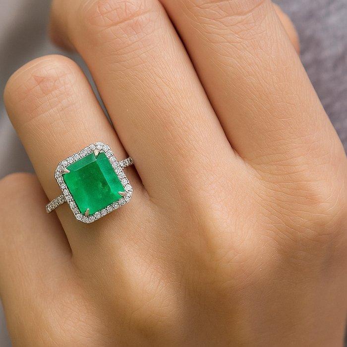 Ring Platina - 4.79ct. tw. Smaragd - Diamant, Handtassen en Accessoires, Ringen