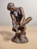 daprès Dalou - Femme nue sessuyant le pied (1) - Bronze