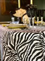 Premium batist tafelkleed, stof met zebra-dierenprint. -