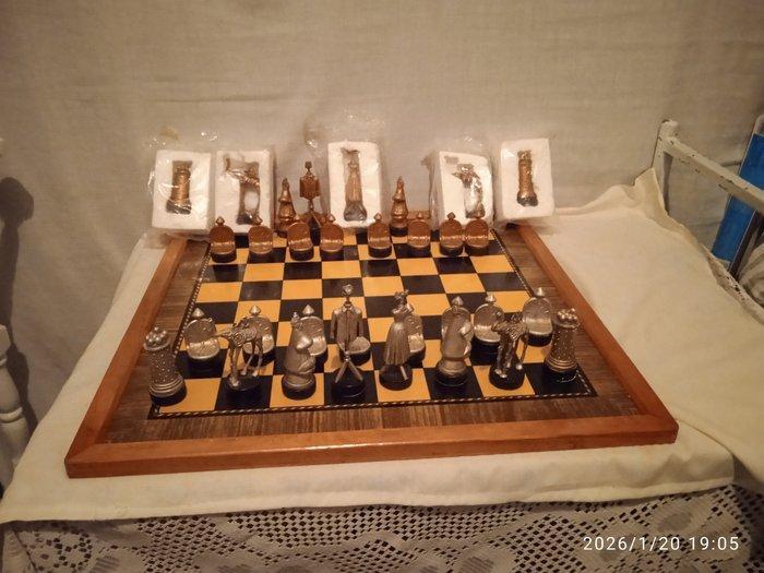 Schaakspel - resina, staal, albast en hout, Antiek en Kunst, Curiosa en Brocante