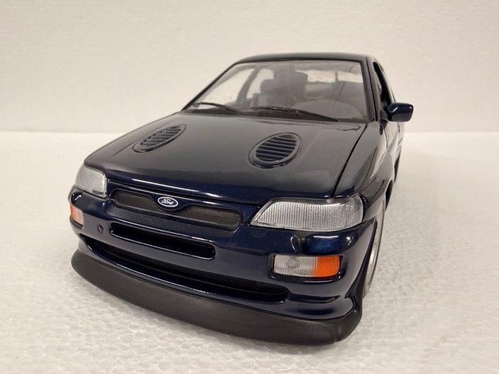 UT 1:18 - Modelauto - Ford Escort RS Cosworth - Zeer, Hobby & Loisirs créatifs, Voitures miniatures | 1:5 à 1:12
