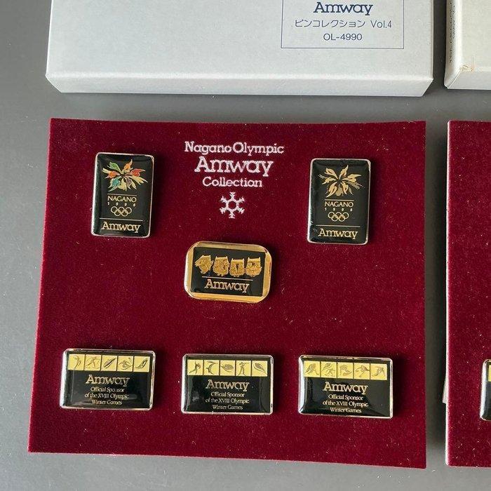Draagspeld Nagano Olympic Amway Collection – Pin Badge Set, Verzamelen, Overige Verzamelen