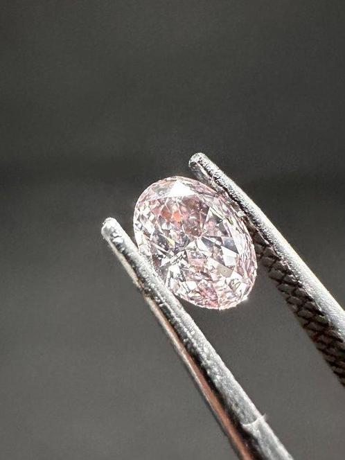 1 pcs Diamant (Natuurlijk gekleurd) - 0.15 ct - Ovaal -, Handtassen en Accessoires, Edelstenen