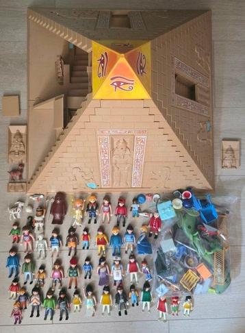 Playmobil - Playmobil Pyramide + 43 figurines + vrac -