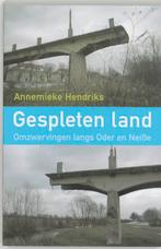 Gespleten land 9789059370890 A. Hendriks, Boeken, Verzenden, Gelezen, A. Hendriks
