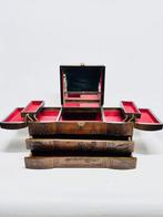 Doos - Handgesneden houten sieradenkist met spiegel - Hout,, Antiek en Kunst