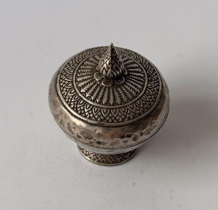 Doos - toupievorm - .800 zilver - martelé, Antiek en Kunst, Kunst | Niet-Westerse kunst