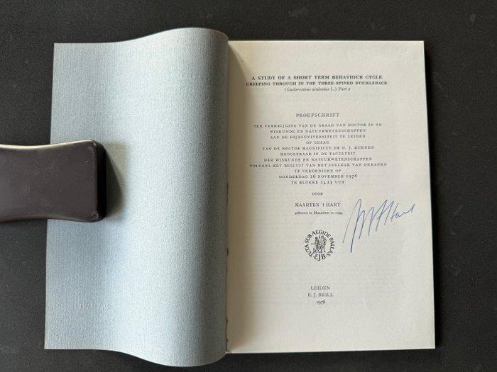 Maarten t Hart - A study of a short term behaviour cycle, Antiek en Kunst, Antiek | Boeken en Manuscripten