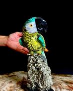 collection - Amas de Pyrite XXL avec un perroquet sculpté en